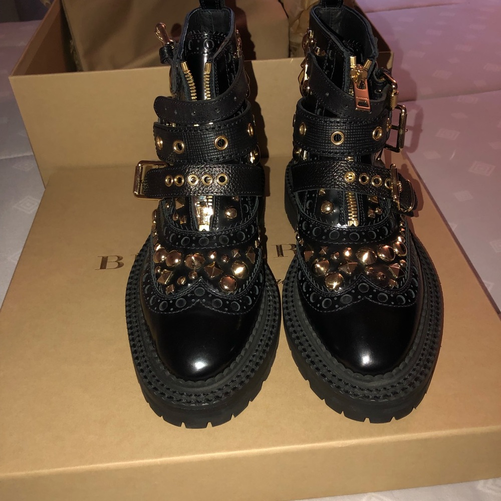 Burberry boots - Picture 2 of 8